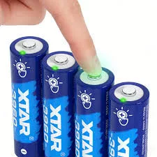XTAR AA 1,5V 3960 Li-Ion 2500mAh mit innovativem Touch-Ladezustandsanzeiger und Niedrigladeanzeige